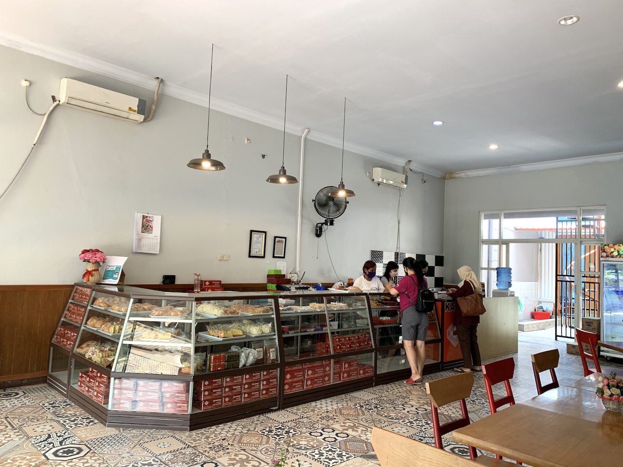 Fresh Breads on Kalimantan Street: The Moro Seneng Bakery Story
